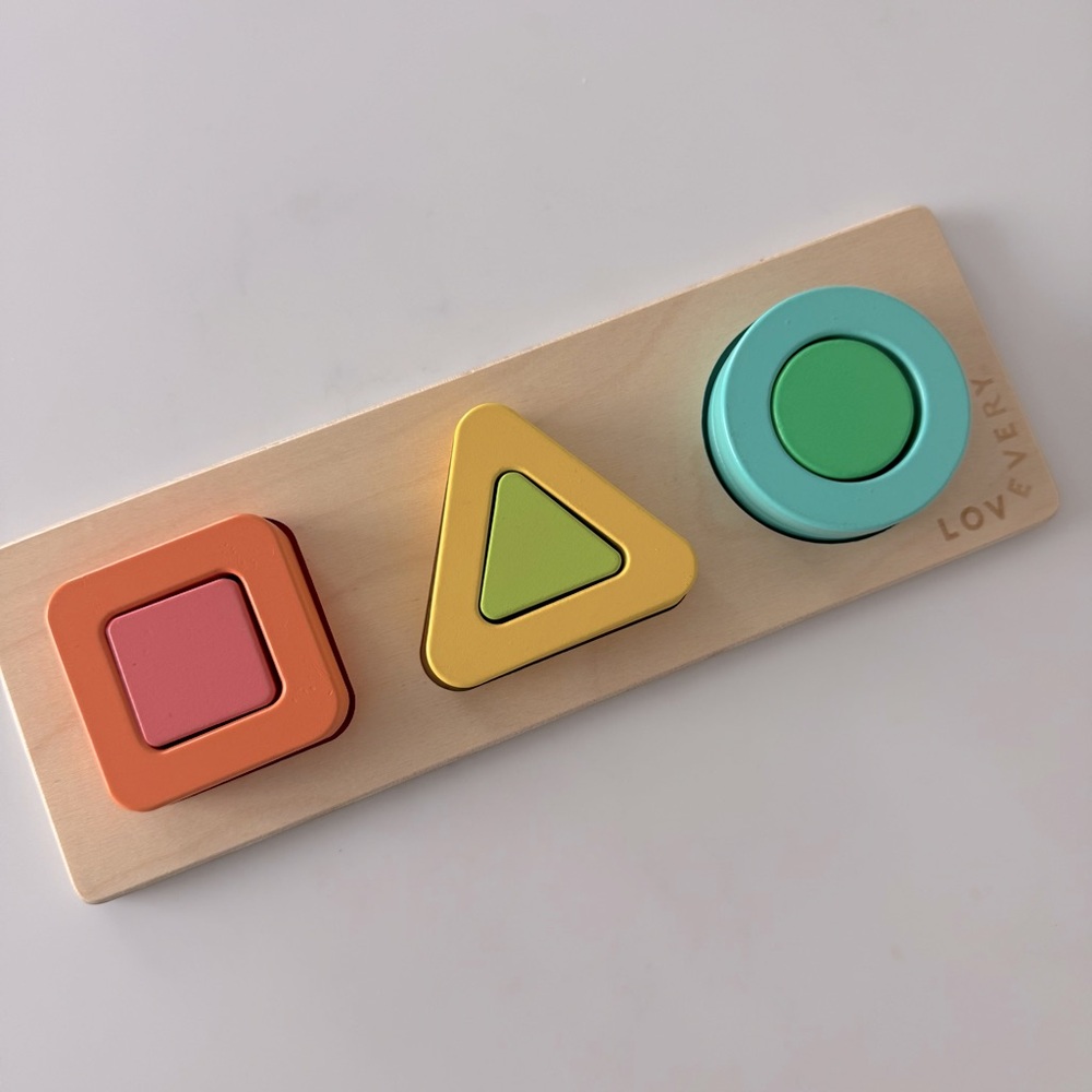 LOVEVERY Geo Shapes Wooden Puzzle for Kids • The Realist Playkit